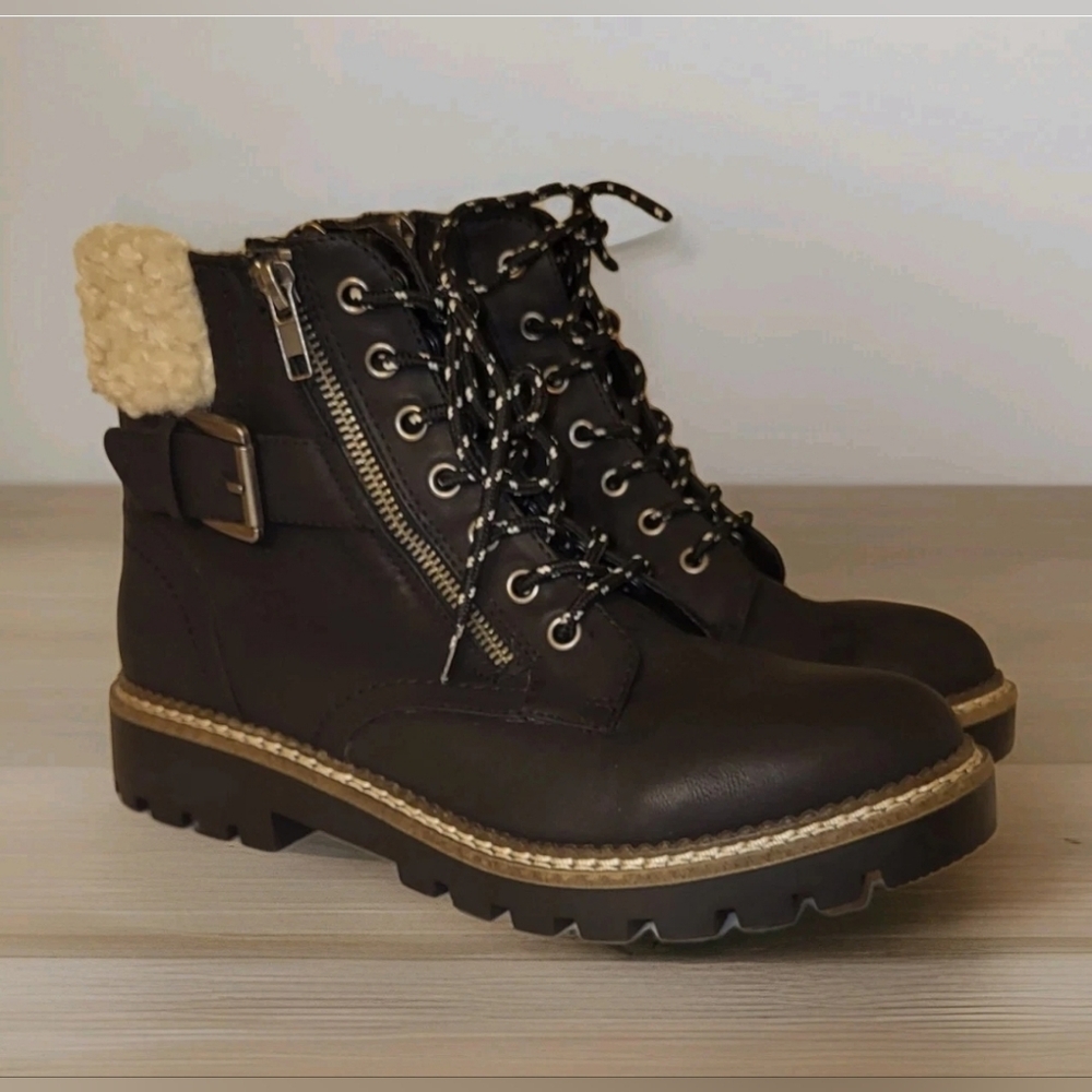Universal Trend Ankle Winter Boots Faux Leather And Fur Size9 Black NWOT
